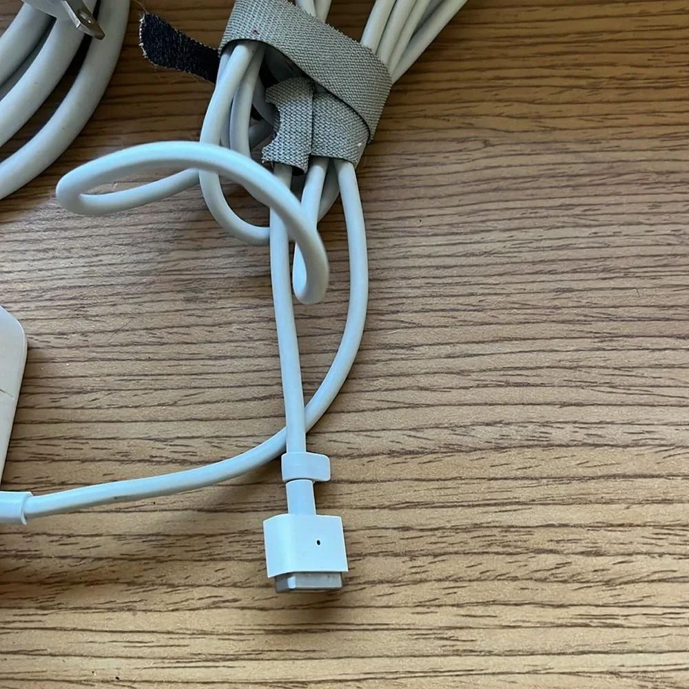 Apple 85W MagSafe Power Adapter